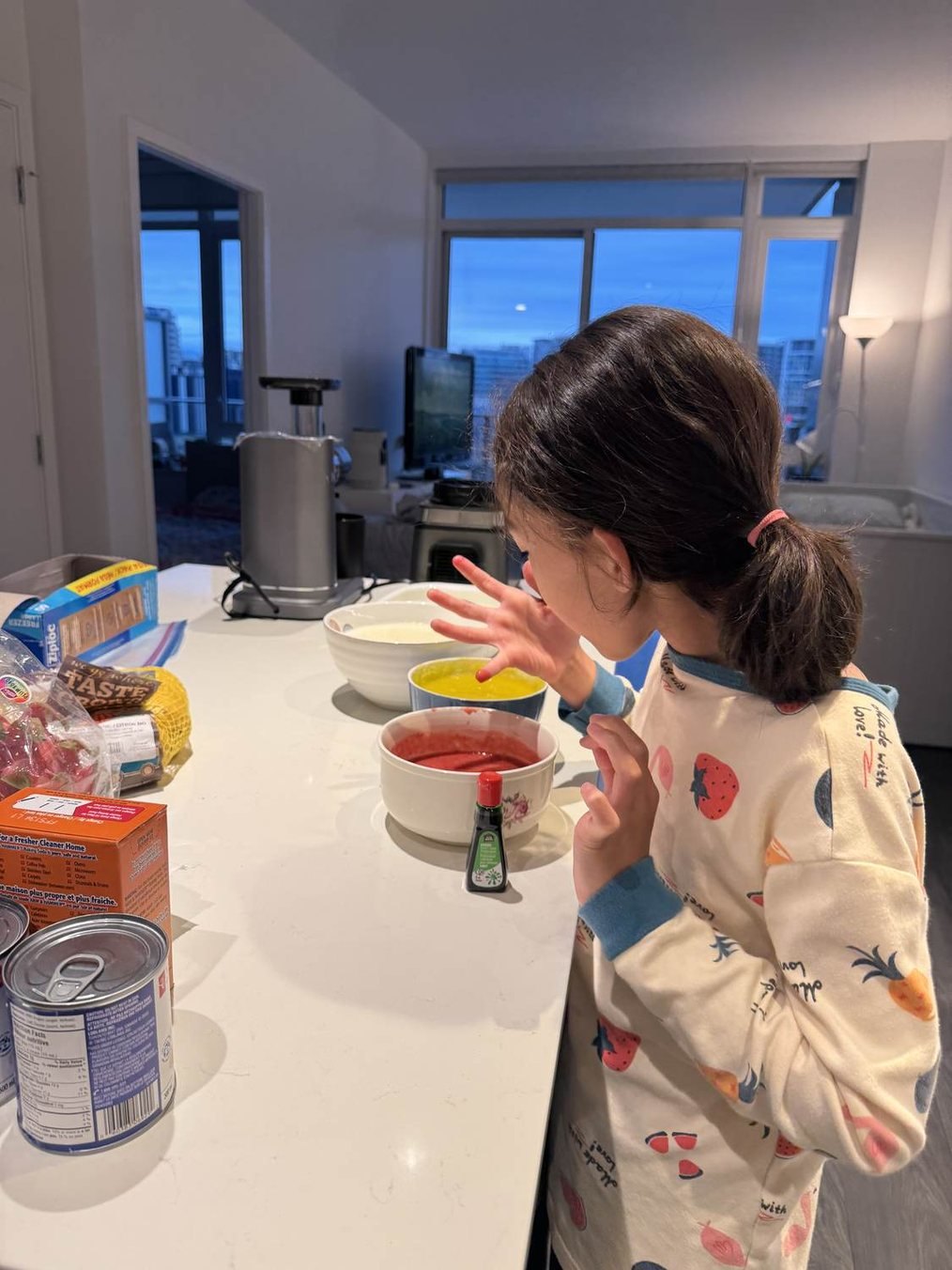 A young client mixing her own popsicle flavours